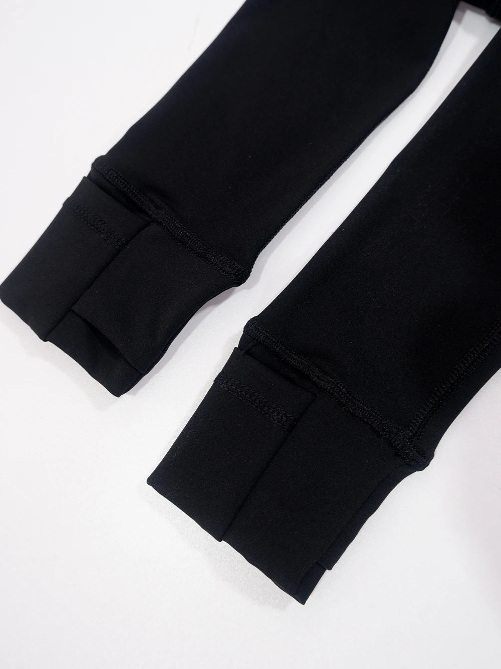 Gold zipper jacket and yoga pants set.
Quick-dry and breathable, slimming and lightweight, tight-fitting