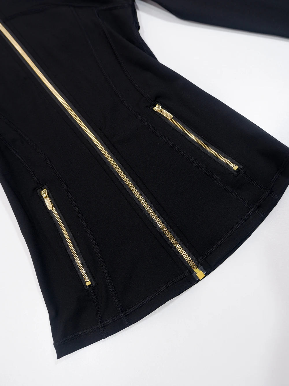 Gold zipper jacket and yoga pants set.
Quick-dry and breathable, slimming and lightweight, tight-fitting