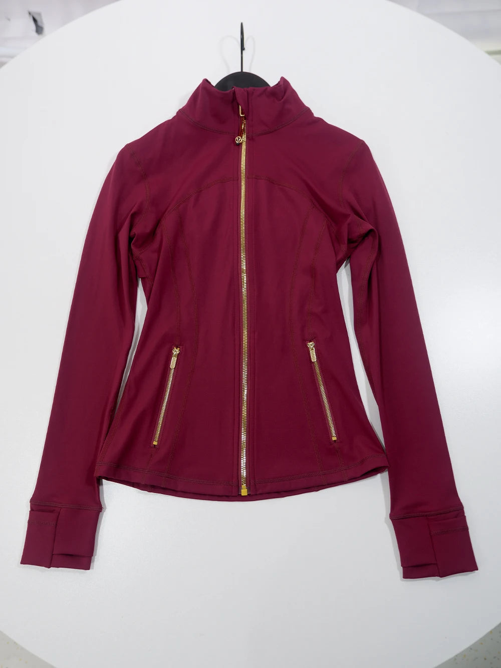 Gold zipper jacket and yoga pants set. 
Quick-dry and breathable, slimming and lightweight, tight-fitting