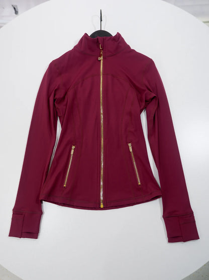 Gold zipper jacket and yoga pants set. 
Quick-dry and breathable, slimming and lightweight, tight-fitting