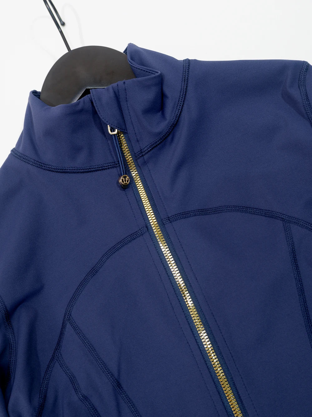 Gold zipper jacket and yoga pants set. 
Quick-dry and breathable, slimming and lightweight, tight-fitting