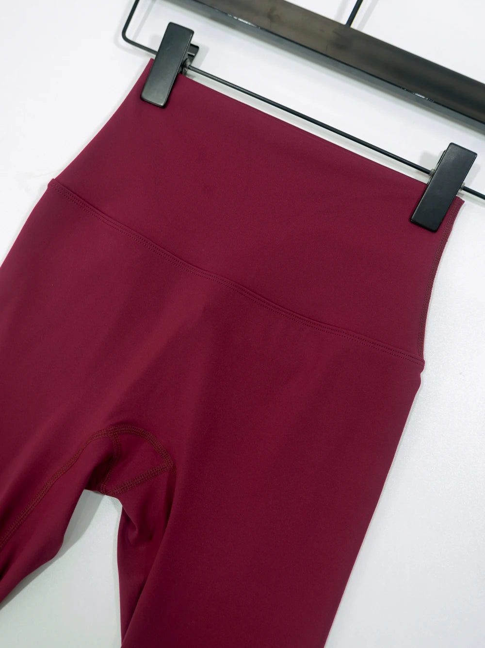 Gold zipper jacket and yoga pants set. 
Quick-dry and breathable, slimming and lightweight, tight-fitting