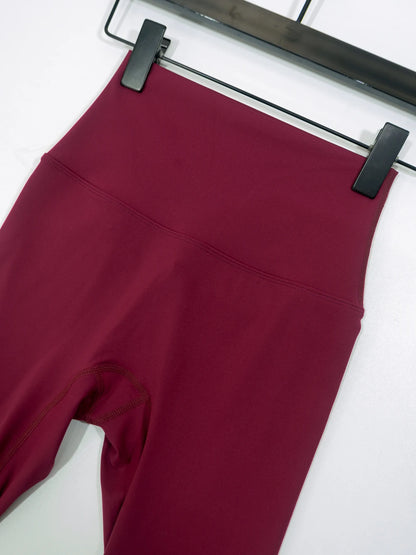Gold zipper jacket and yoga pants set. 
Quick-dry and breathable, slimming and lightweight, tight-fitting