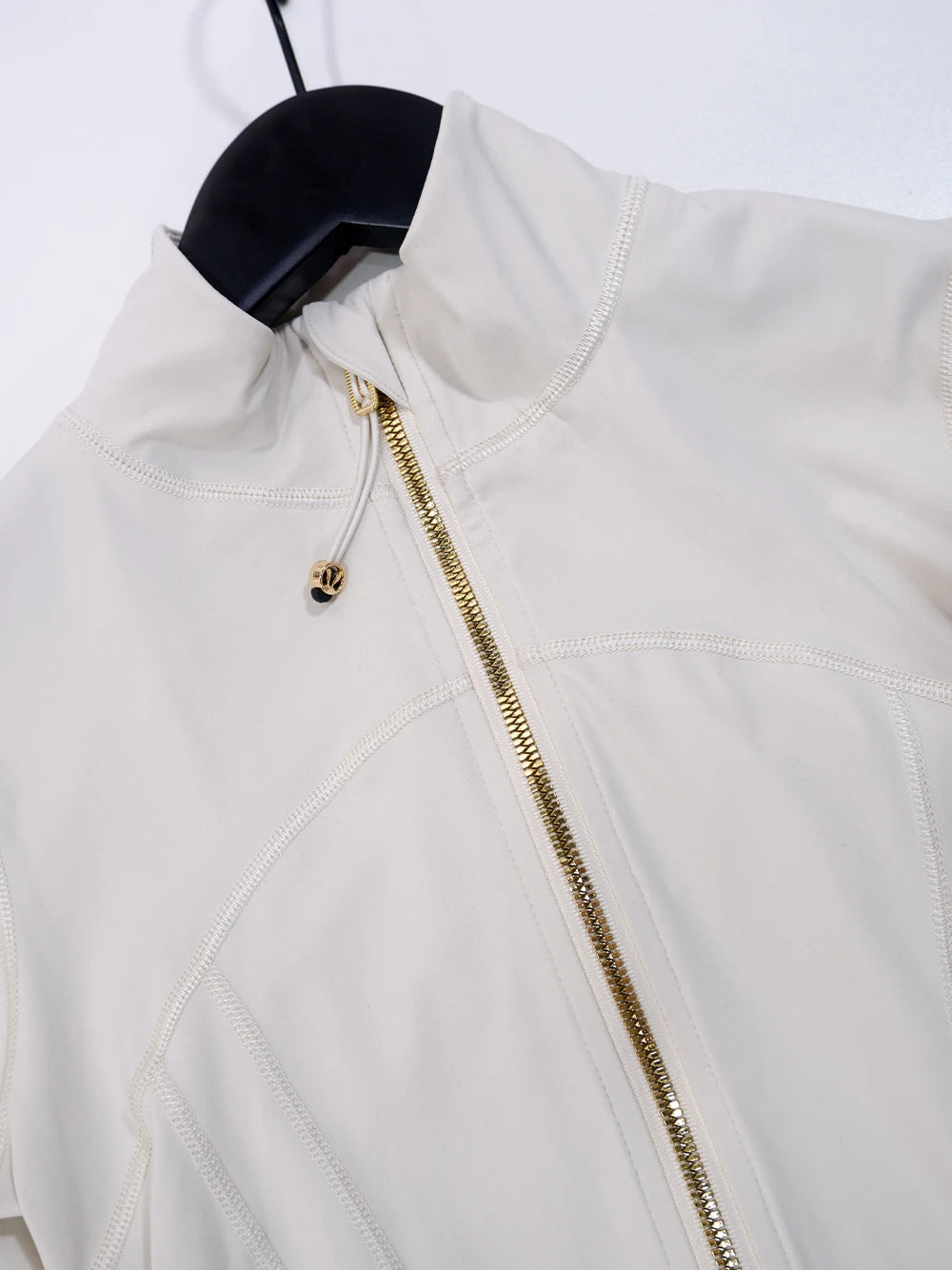 Gold zipper jacket and yoga pants set. 
Quick-dry and breathable, slimming and lightweight, tight-fitting
