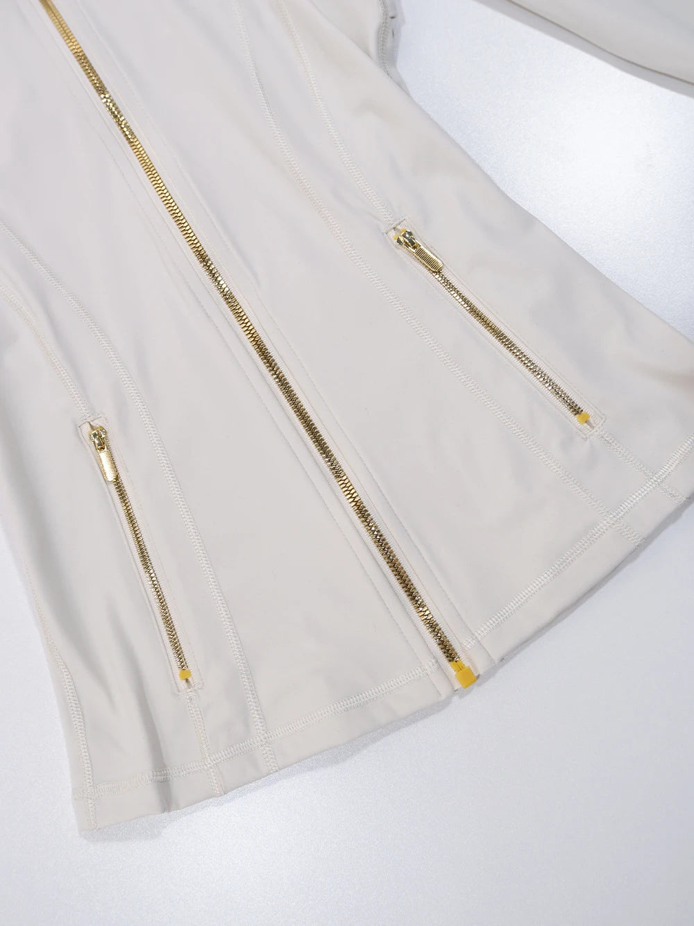 Gold zipper jacket and yoga pants set. 
Quick-dry and breathable, slimming and lightweight, tight-fitting