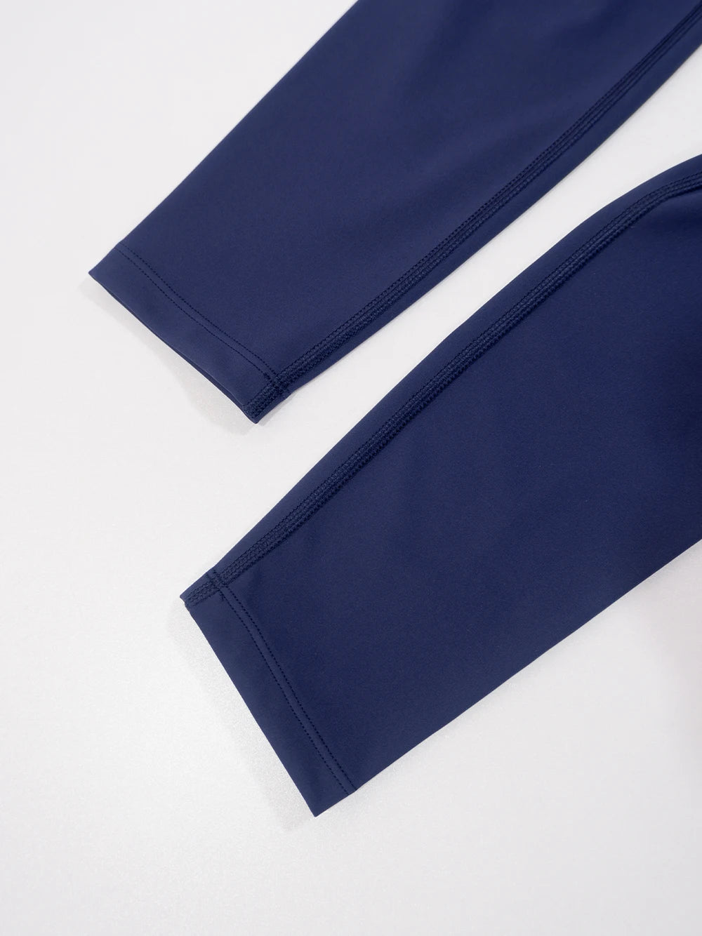 Gold zipper jacket and yoga pants set. 
Quick-dry and breathable, slimming and lightweight, tight-fitting
