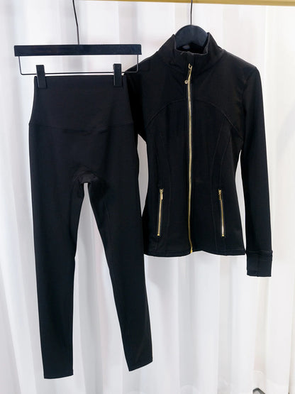 Gold zipper jacket and yoga pants set. 
Quick-dry and breathable, slimming and lightweight, tight-fitting