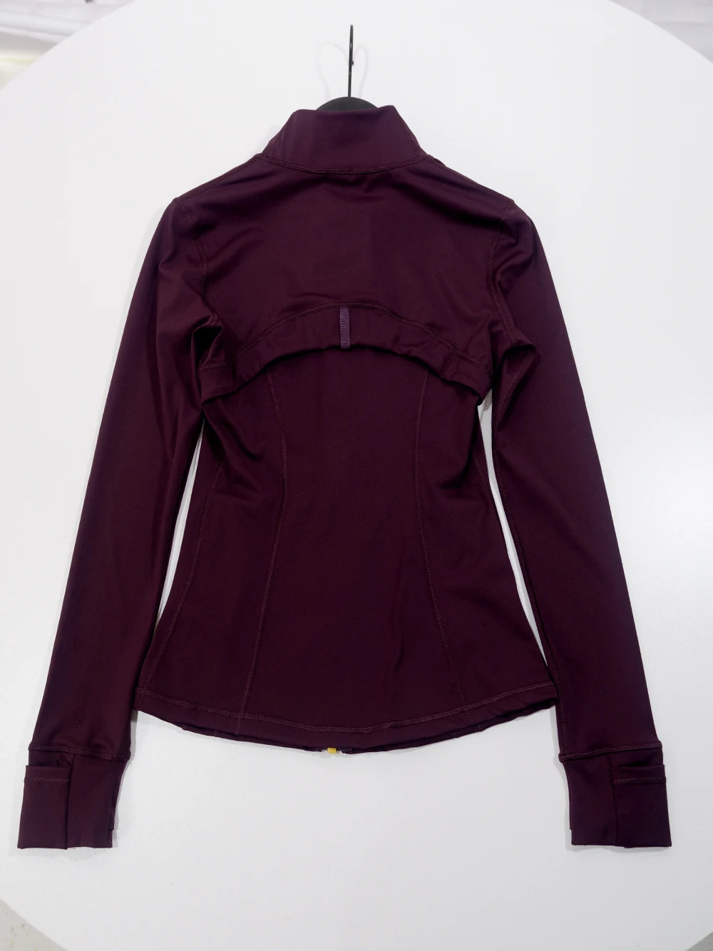 Gold zipper jacket and yoga pants set. 
Quick-dry and breathable, slimming and lightweight, tight-fitting