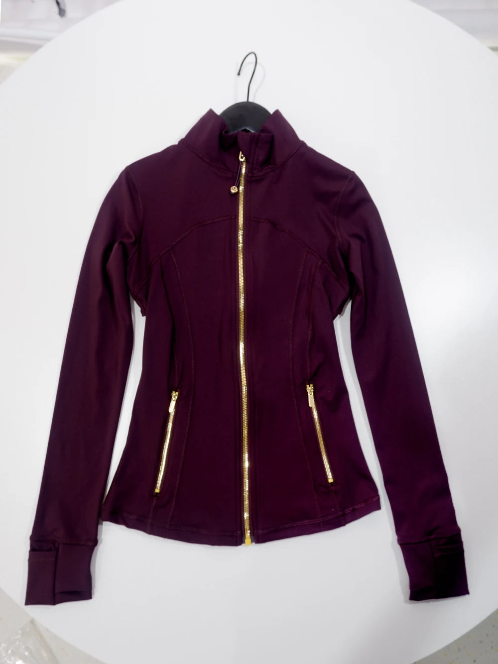 Gold zipper jacket and yoga pants set. 
Quick-dry and breathable, slimming and lightweight, tight-fitting