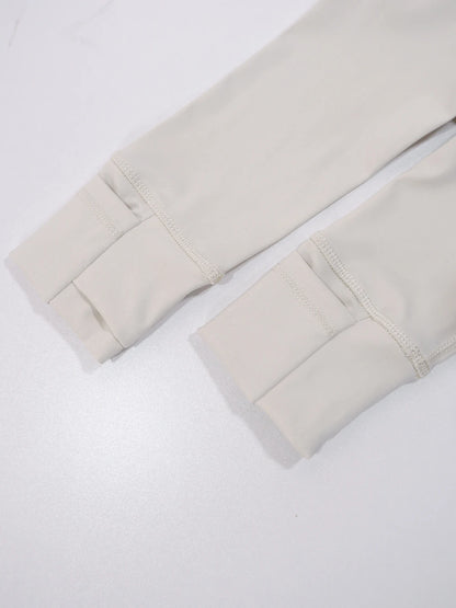 Gold zipper jacket and yoga pants set. 
Quick-dry and breathable, slimming and lightweight, tight-fitting
