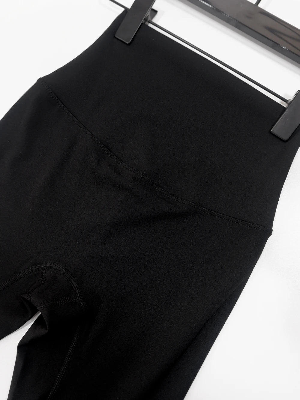 Gold zipper jacket and yoga pants set. 
Quick-dry and breathable, slimming and lightweight, tight-fitting