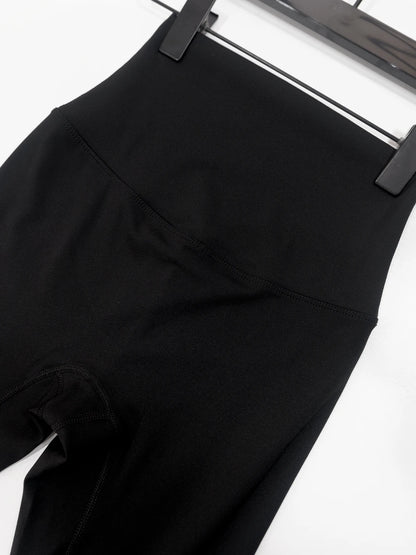 Gold zipper jacket and yoga pants set. 
Quick-dry and breathable, slimming and lightweight, tight-fitting