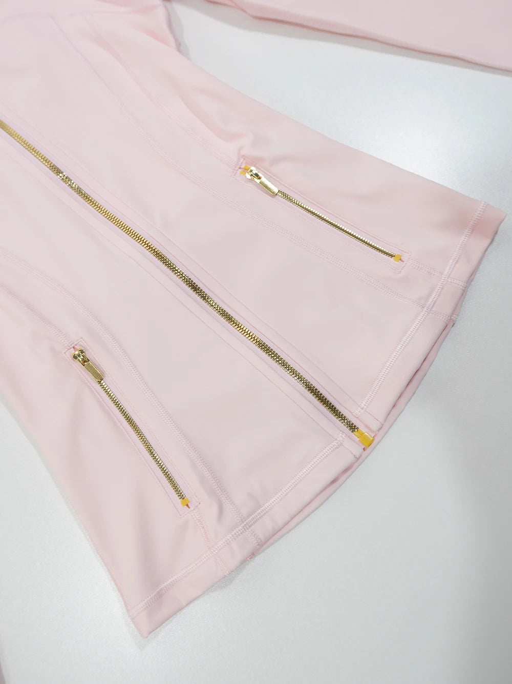 Gold zipper jacket and yoga pants set. 
Quick-dry and breathable, slimming and lightweight, tight-fitting