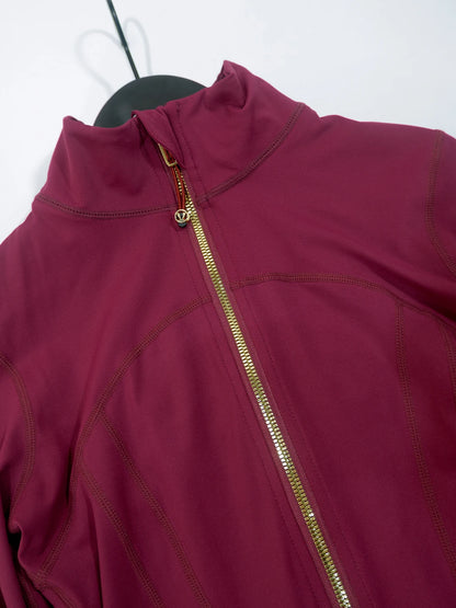 Gold zipper jacket and yoga pants set. 
Quick-dry and breathable, slimming and lightweight, tight-fitting