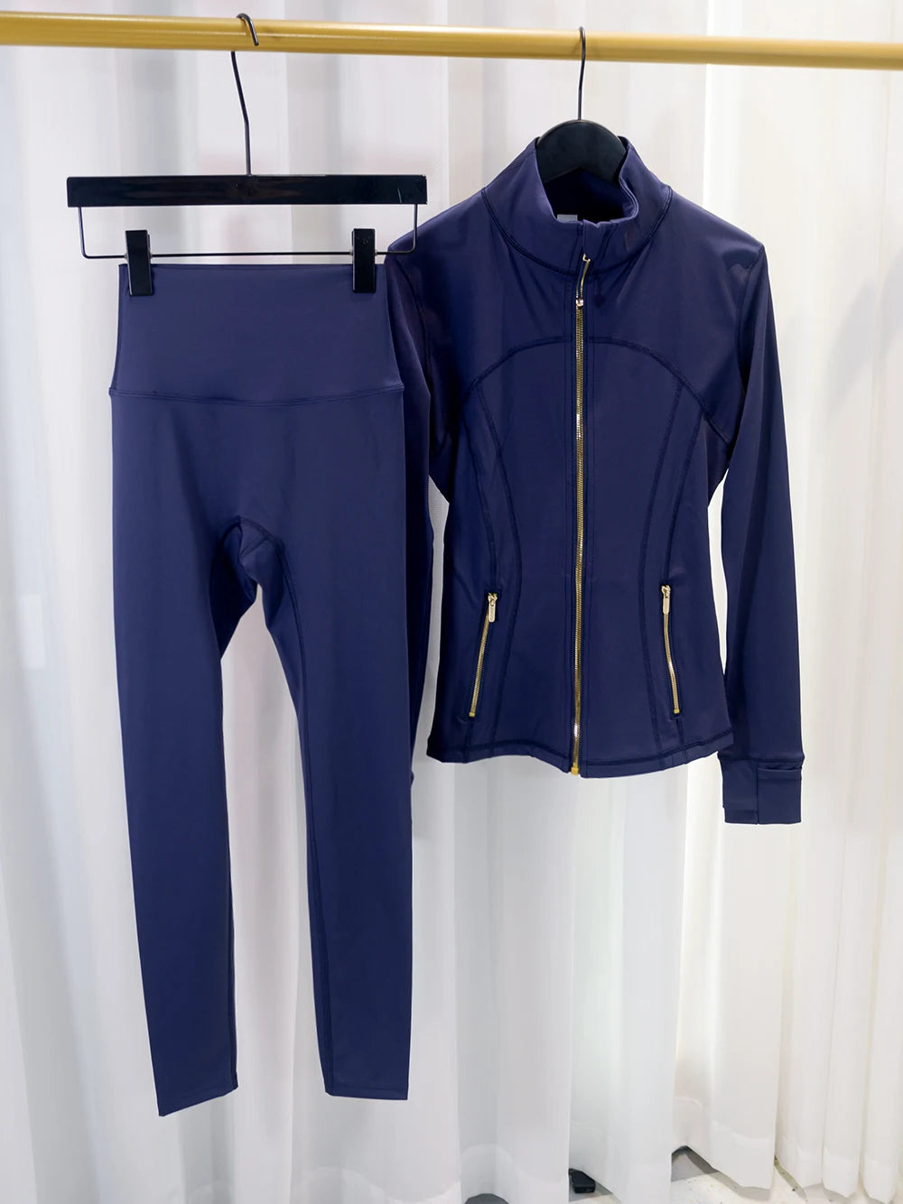 Gold zipper jacket and yoga pants set. 
Quick-dry and breathable, slimming and lightweight, tight-fitting